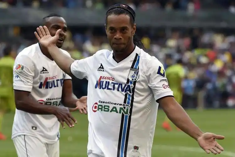 足球圈中的 足球圈中的